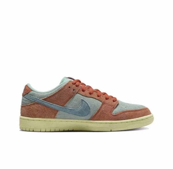 Nike SB Dunk "Orange Emerald Rise"