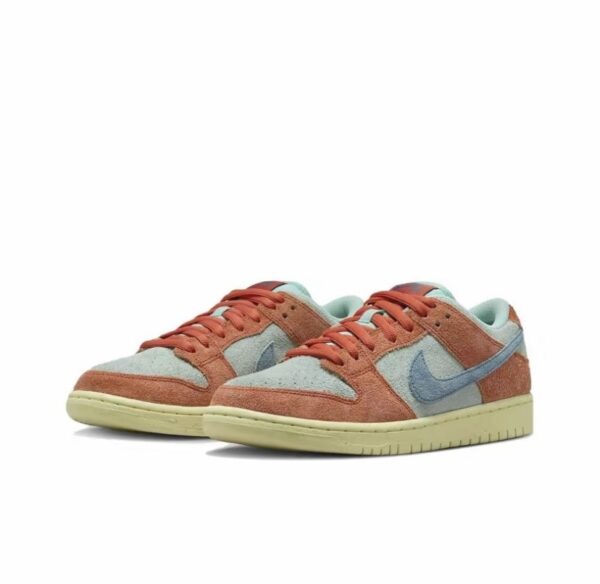 Nike SB Dunk "Orange Emerald Rise"