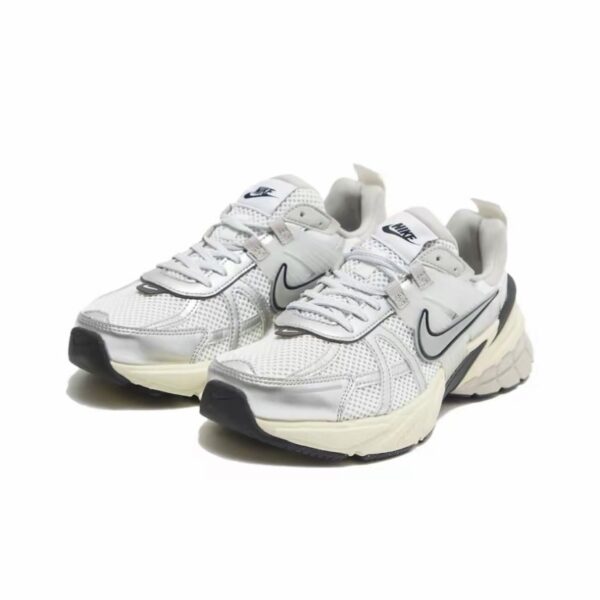 Nike V2K Run "Summit White Metallic Silver" (W)